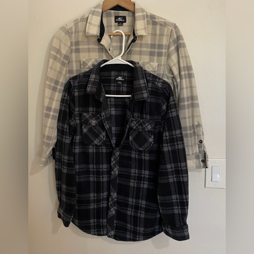 O ‘Neill Fleece jackets. Black / Gray,Beige/gray. Black XL,Beige L.